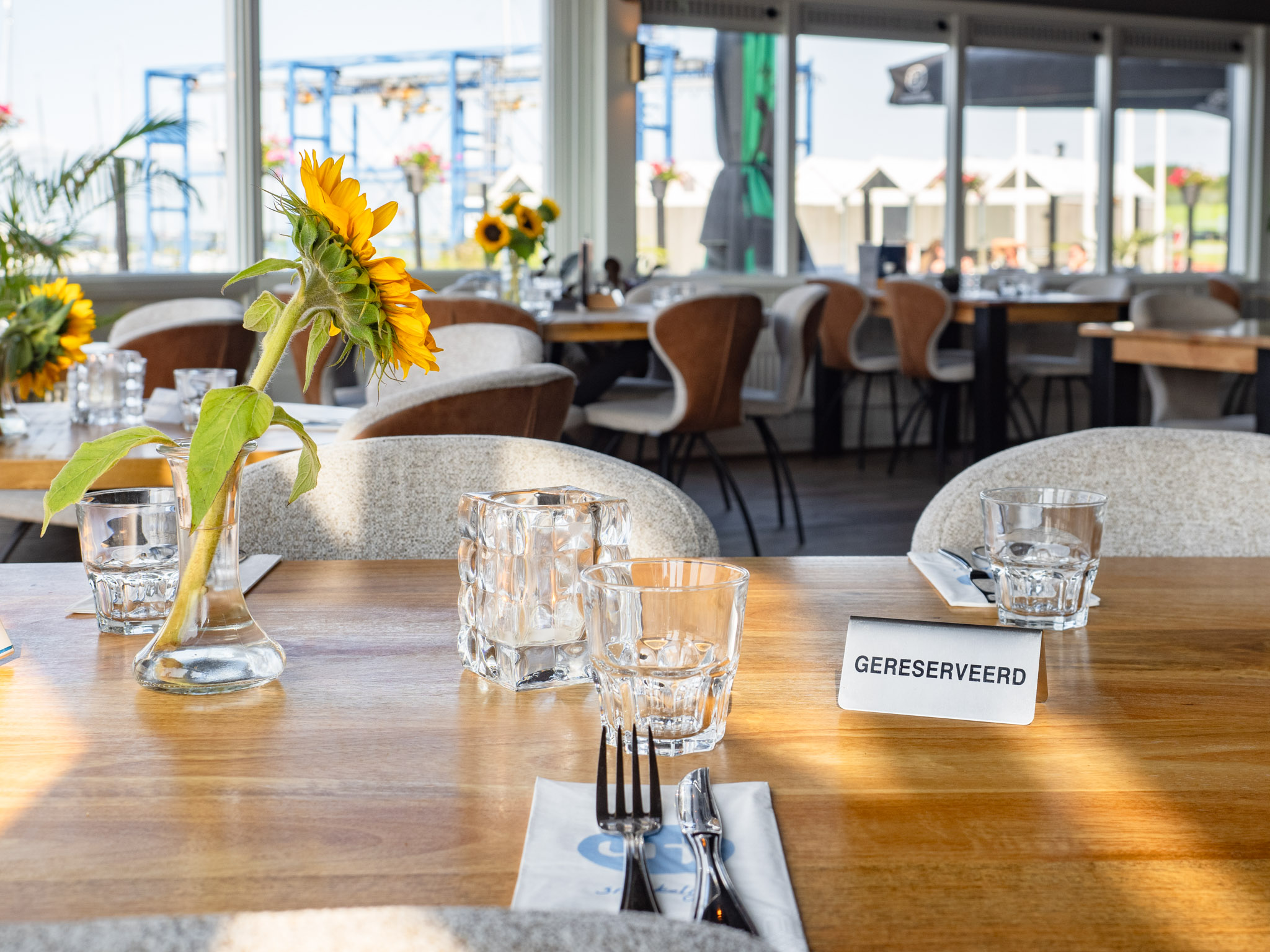 Aan ut water Restaurant